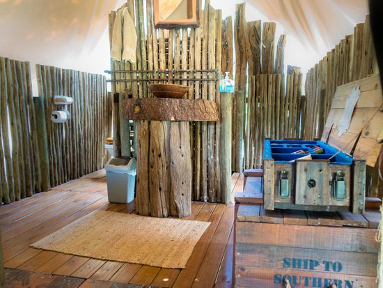 Der sanitäre Bereich unseres Zeltes