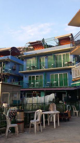 Unsere erste Bleibe, Bali Holiday Resort (2. Etage, links!)