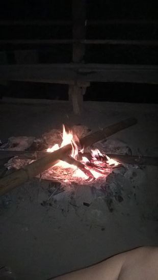 Ausklang eines schönen Abends am Lagerfeuer.