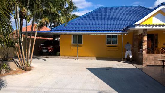 Heute besuchten wir Klaus der in Non Sa At seit vorigem Jahr in einem wunderschönen Anwesen lebt.