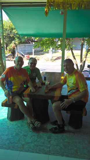 28. Januar eine weitere Radtour , Pause in einem kleinen Dorfladen .
Streckenlänge 50 km.