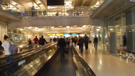 Bangkok,auf dem Weg zur Passkontrolle.