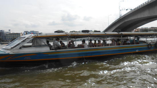 Expressboot auf dem Menam Chao Phraya