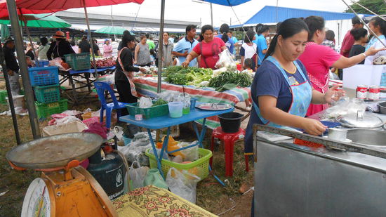 Markt in Non Sa-at  für die Bevölkerung,hier sieht man keine Touristen und nur wenige Farangs.