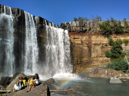 Die Wasserfälle Salto de Laja. Momentan kommt höchstens die Hälfte der Wassermenge.