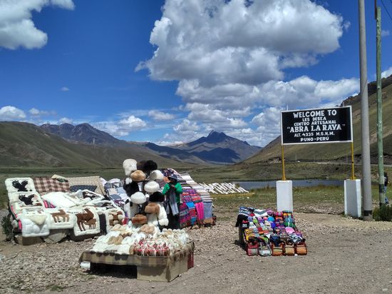 Andenmarkt auf dem Pass bei 4335 m