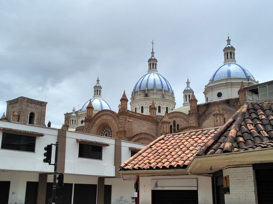 Cuenca, die drittgrößte Stadt in Ecuador. Wenn ich das Bild sehe, muss ich an Florenz denken..…..