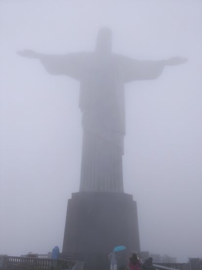 Wir können es immer noch nicht fassen, RIO fällt buchstäblich ins Wasser. Christus im Nebel