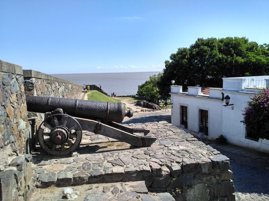 Das alte Fort mit Kanonen