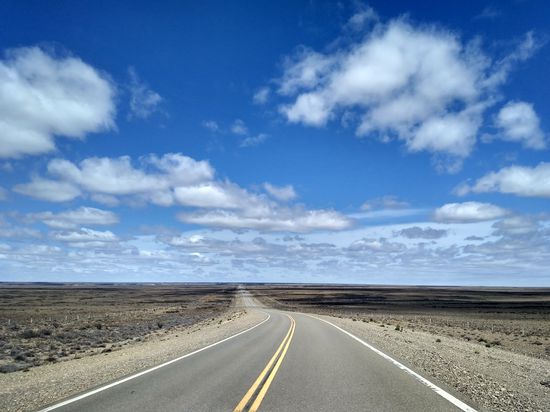 Rechts und links nichts, die Straße bis zum Horizont. Das ist Patagonien.