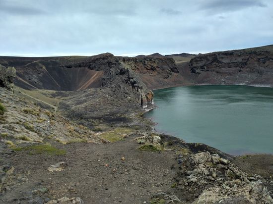Laguna Azul, ein Kratersee. Etwas unterhalb haben wir wild gecampt, d.h. man darf hier stehen bleiben, aber es gibt keinerlei sanitäre Einrichtungen.