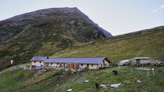 Die Lazinser Alm direkt vor dem Aufstieg Richtung Eisjöchl.