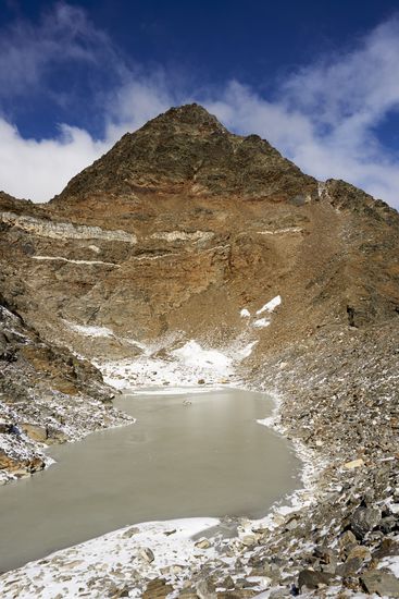 Kleiner Bergsee beim Aufstieg zur Hochwilde.