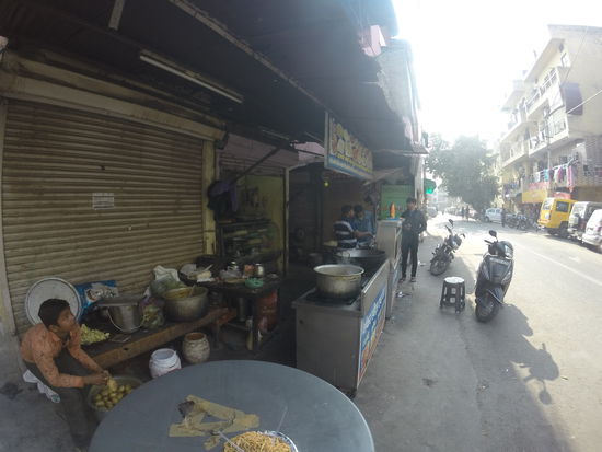 Stand zwei... Es gab ein Nudelgericht, auch hier lecker und scharf.