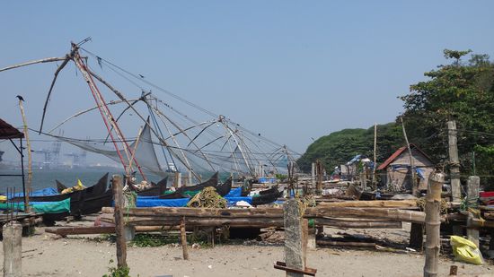 Die Chinesischen Fischernetze. Etliche davon sieht man und alle sind noch in Betrieb.