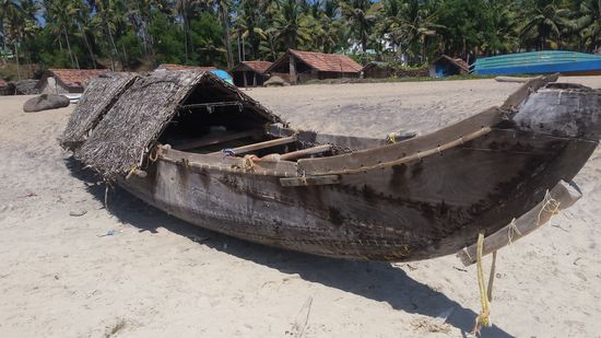 Zusammengenähte Fischerbote mit Hanf in den Fugen.