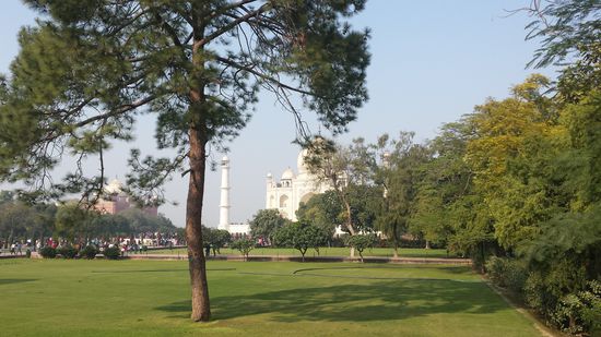 Parkanlage vorm Taj.