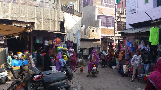 Aufn Weg zur Schneiderei...