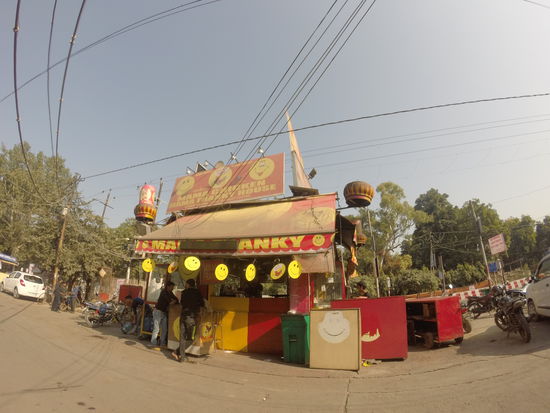 Mittag am Sadar Bazaar.