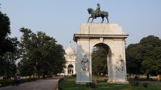 Victoria Memorial Eingangsbereich vom Park.