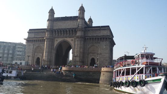 Angrenzend das Gateway of India, von wo aus ich zur Insel Elephanta startete.