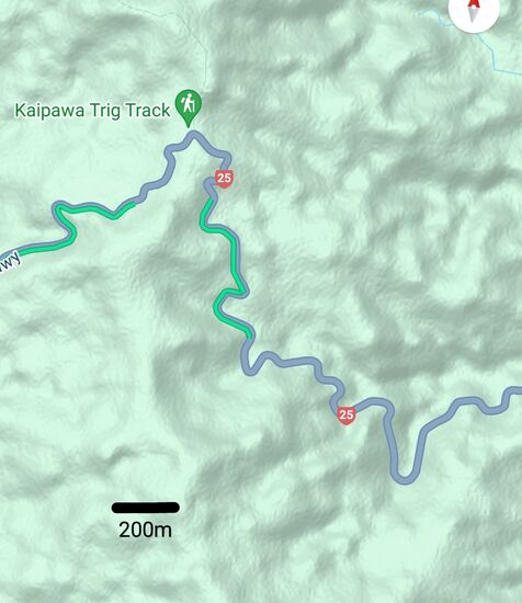 Eine typische neuseeländische Straßenführung