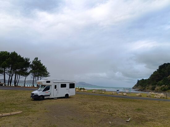 Einsam und windig, Opoutama Beach