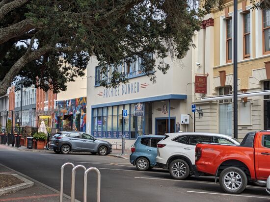 Gemischter Straßenzug in Napier