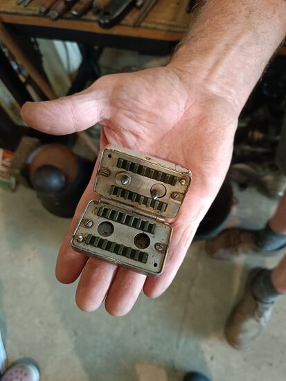 Die Rasierklingenschärfmaschine