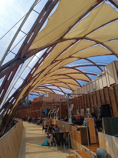 Luftiger Snackbereich bei den Waitomo Caves