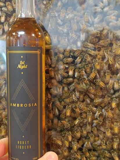 Von der Biene direkt in die Flasche