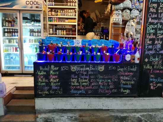 Das Malle Thailands, Alkohol in Eimern