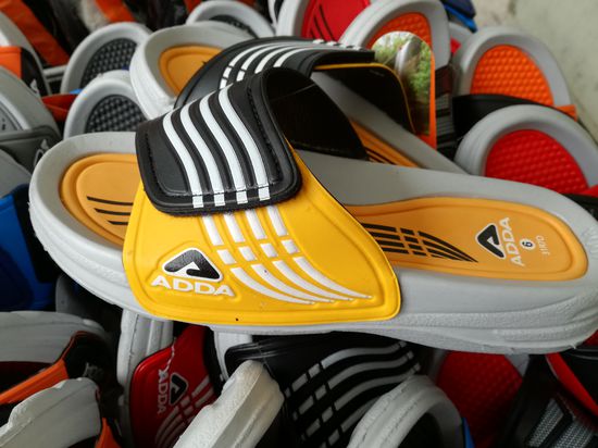 Fundstück des Tages
Der thailändische Bruder der Adilette, die Addalette