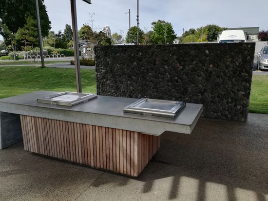 Kostenlose Grillstation am Spielplatz