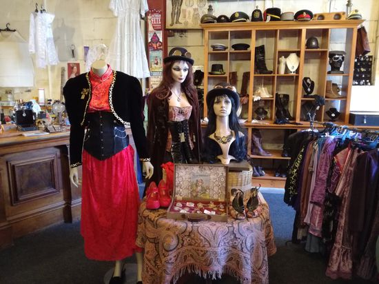 So sieht die Kleidung des Steampunks aus