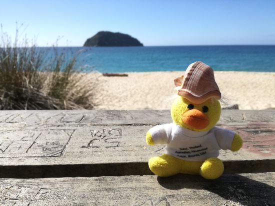 Kevin trägt einen modischen Sonnenhut