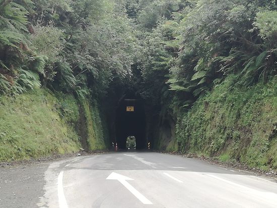 Durch Tunnel