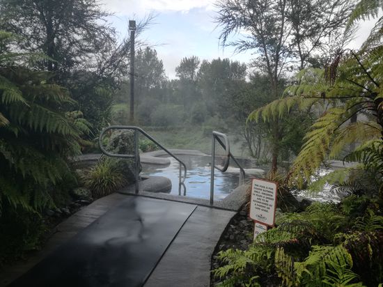 Heißer Pool mit Aussicht