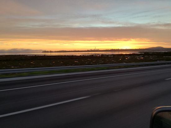 Sonnenaufgang über Auckland