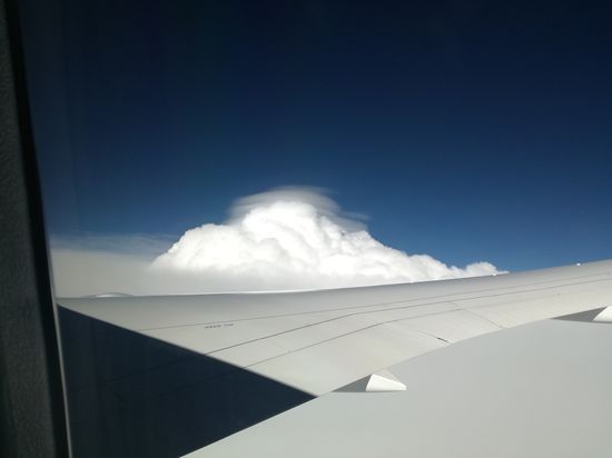 Dieser Wolkenberg zwang uns zur Kursänderung
