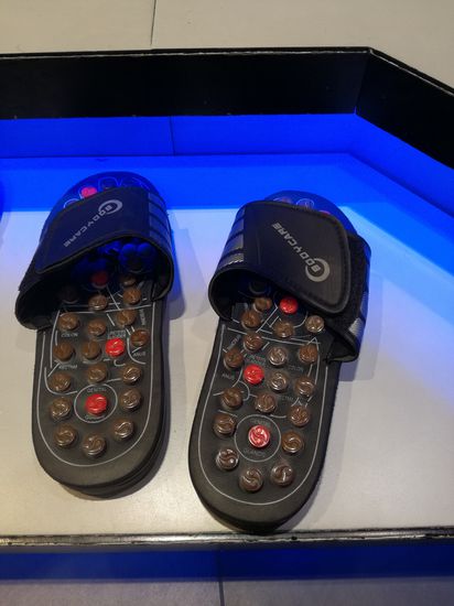 Fundstück des Tages
Massage Sandalen mit rotierenden Noppen, das ist Wellness vom Grund auf.