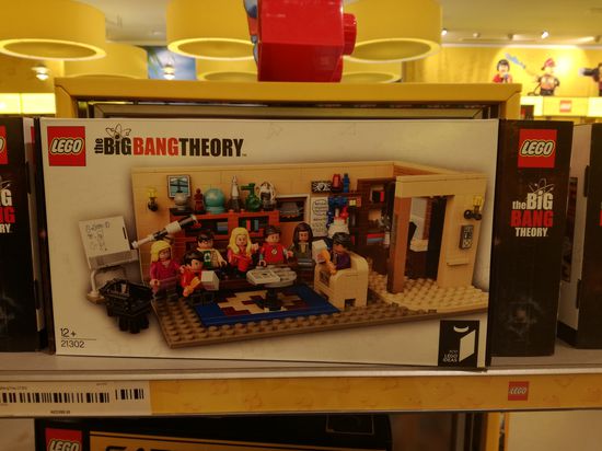 Fundstück des Tages. The Big Bang Theory von Lego. Leider kommt Sheldons Gesichtsausdruck nicht so gut rüber.