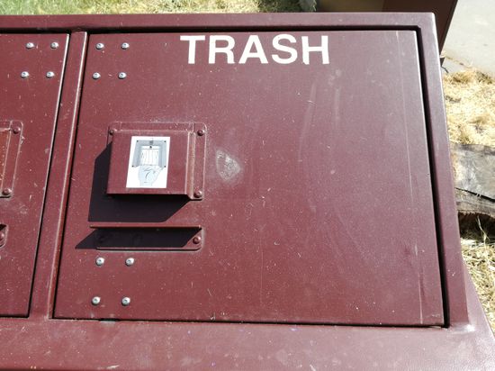 Fundstück des Tages
Der bärensichere Abfalleimer