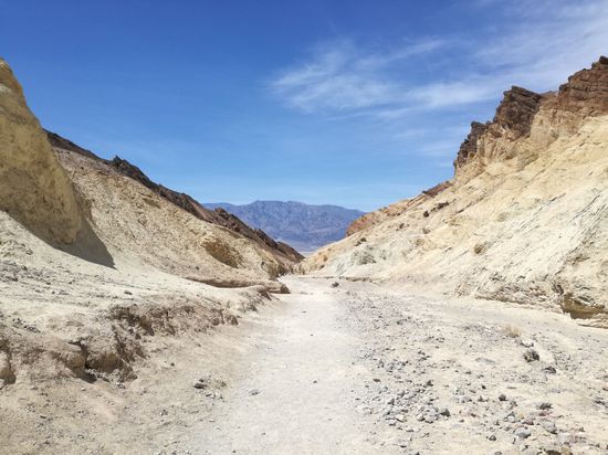 Der Blick aus dem Golden Canyon ins Death Valley