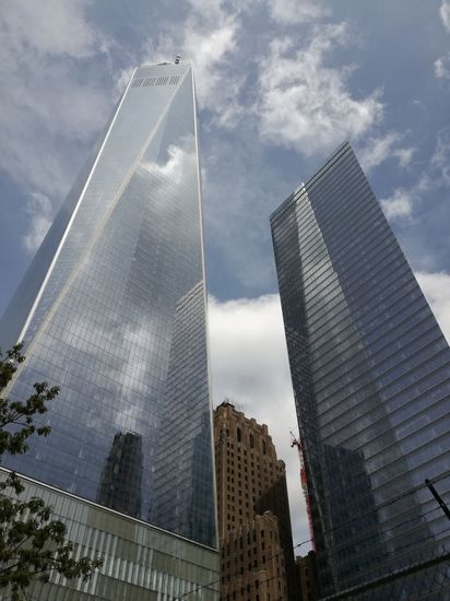 Das One world Trade Center, daneben 7 World Trade Center