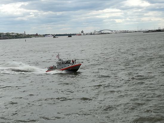 Wir werden auf der Fahrt begleitet