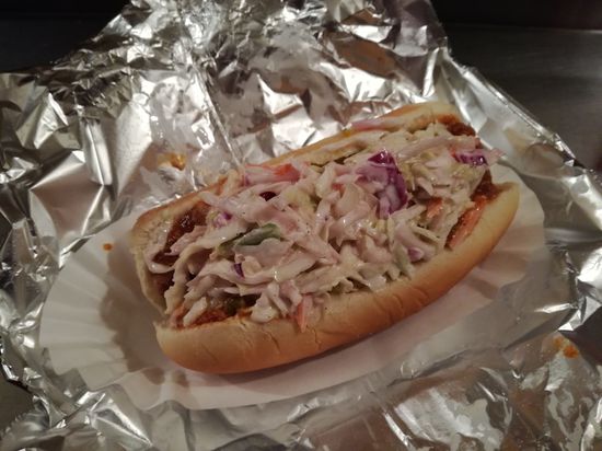 Ein leckerer Spicy Redneck Dog