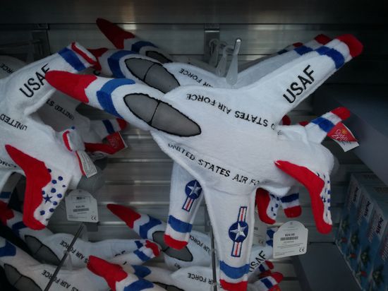 Fundstück des Tages
Düsenjäger in der Kuschelvariante