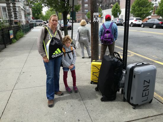 Wir warten auf den Bus