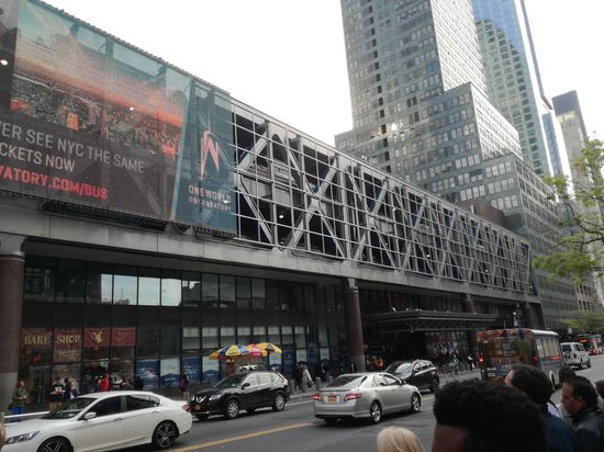 Der Busterminal in New York, zweigeschossig!